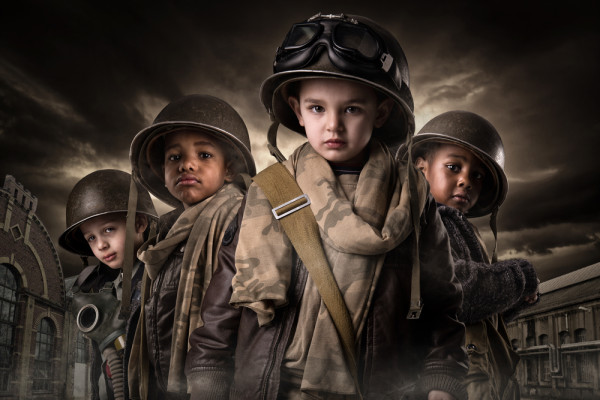 Foto: Crianças vestidas de soldados do Shutterstock.