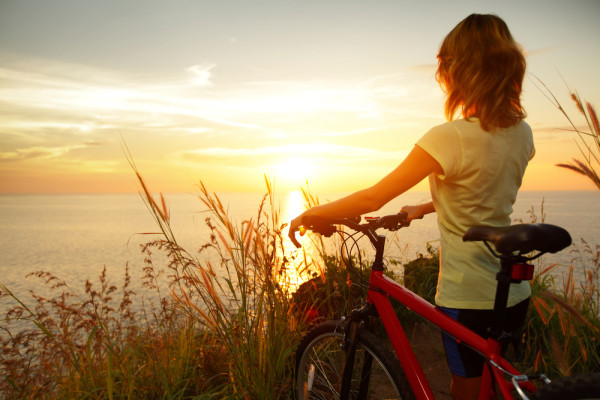 Foto de mulher no horizonte by Shutterstock